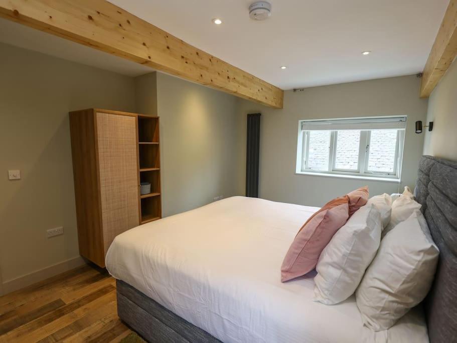 Spacious 1-Bed Apartment With Super King Or Twin In Central Charlbury, Cotswolds Exterior foto