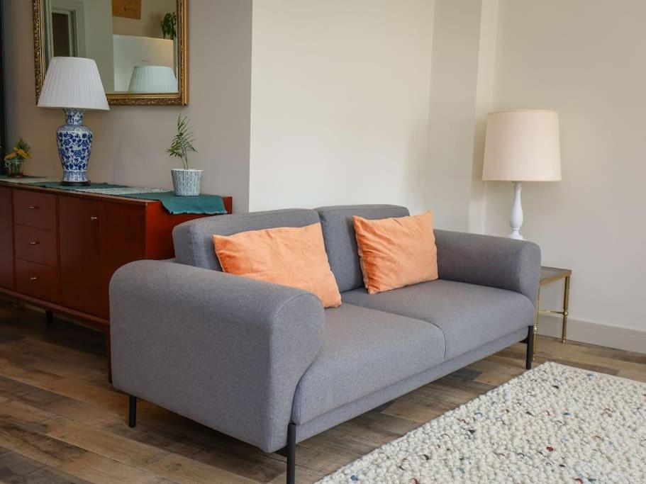 Spacious 1-Bed Apartment With Super King Or Twin In Central Charlbury, Cotswolds Exterior foto